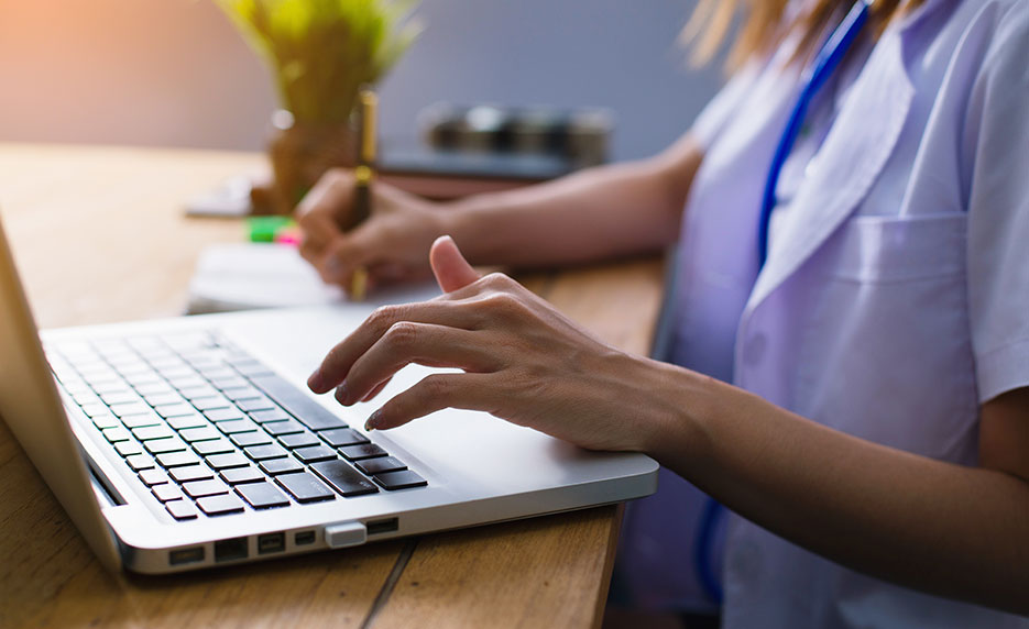 Certified Clinical Medical Assistant for the Experienced CMAA (voucher included)